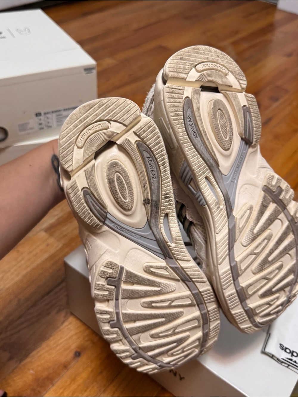 adidas Bad Bunny Response CL Shoe Box - White & Black - Picture 3 of 8